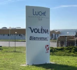 totem de bienvenue Luché et Volena